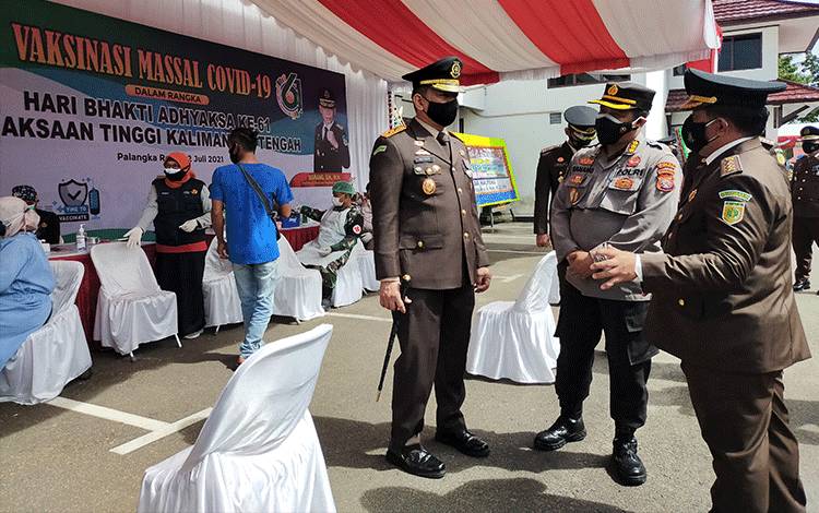 Puncak Hari Bhakti Adhyaksa 10.000 Vaksinasi Massal di Seluruh Kalteng