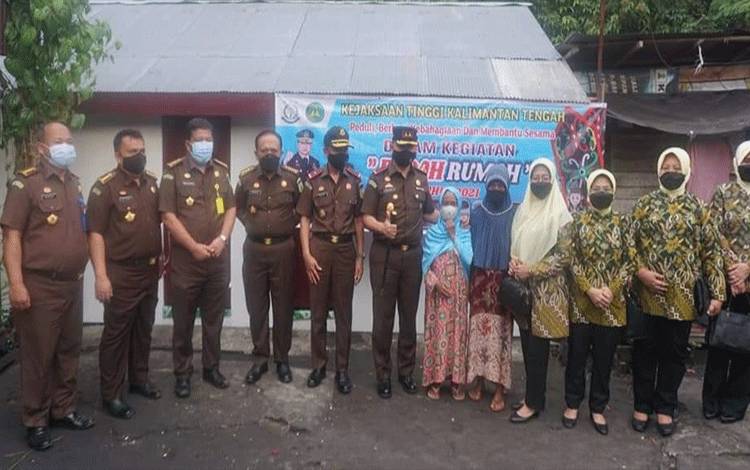 Kejati Peduli dan Berbagi Melalui Bedah Rumah