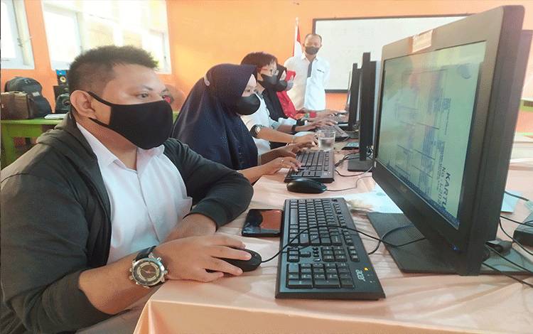SMPN 2 Sampit Tingkatkan Kemampuan IT bagi Guru
