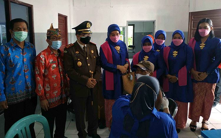 Kejaksaan Negeri Seruyan Gelar Vaksinasi Massal di Desa Pematang Panjang