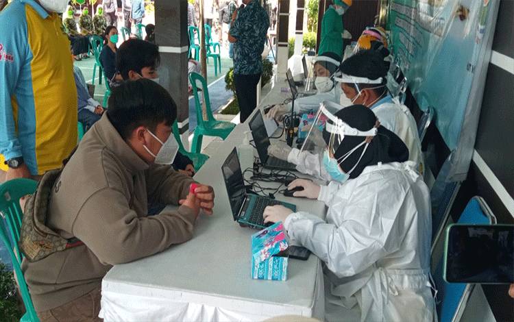 Pemerintah Mulai Lakukan Vaksinasi Kelompok Usia Remaja
