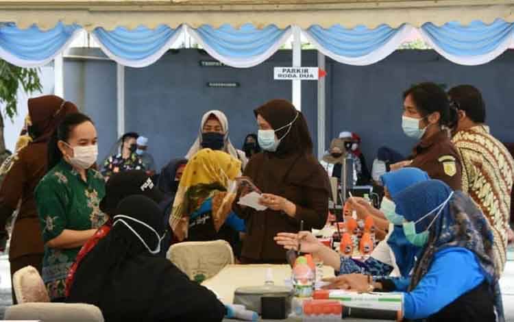 Peringatan Hari Bhakti Adhyaksa, Kejaksaan Negeri Barito Utara Gelar Vaksinasi Covid-19 Massal