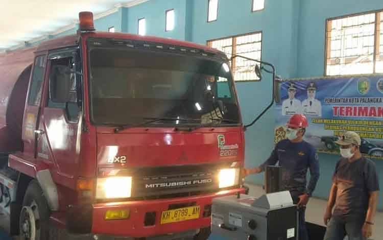 Kadishub Palangka Raya Monitoring Pengujian Kendaraan Bermotor