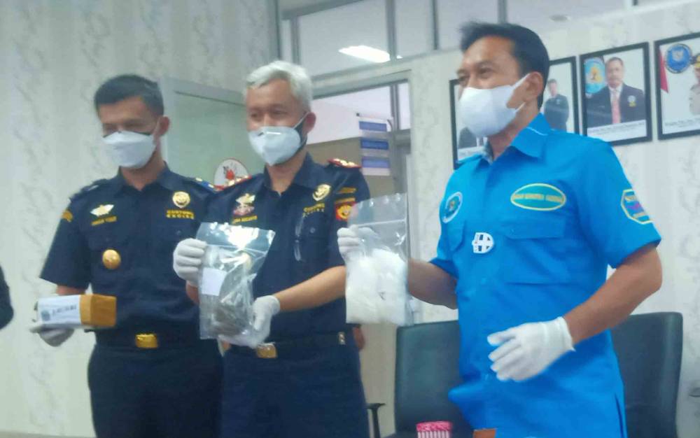 BNNP Kalteng dan Bea Cukai Tangkap Pemuda Bersama Ratusan Gram Ganja di Sampit