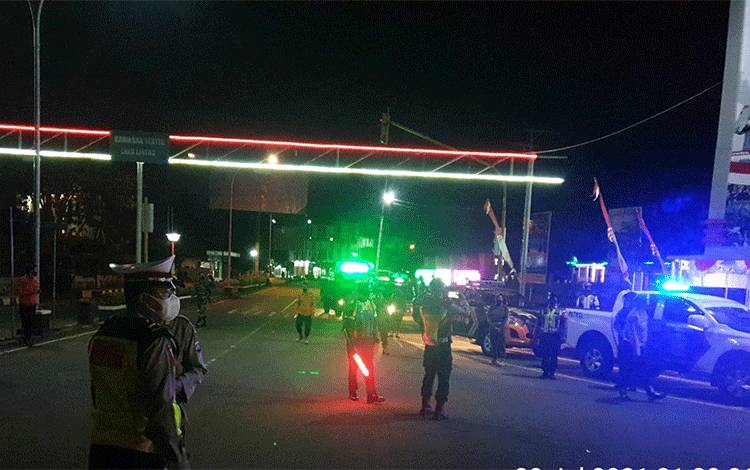 Wakapolres Barito Selatan Pimpin Patroli PPKM
