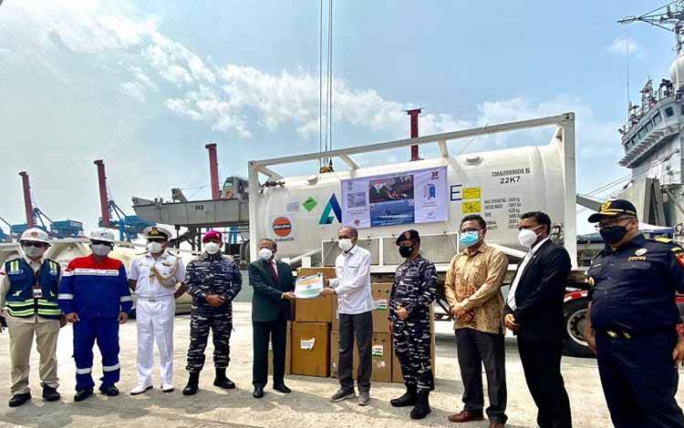 Indonesia Terima 300 Konsentrator, 100 MT Oksigen dari India