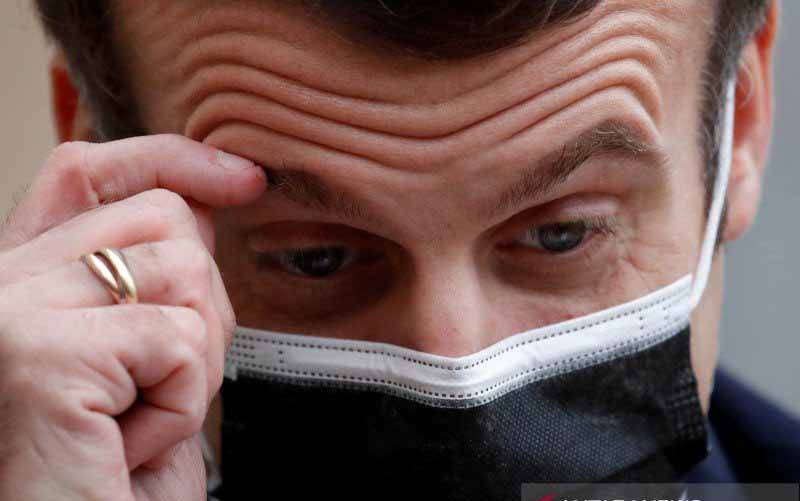 Presiden Macron Kesampingkan Pembatasan Baru COVID di Prancis