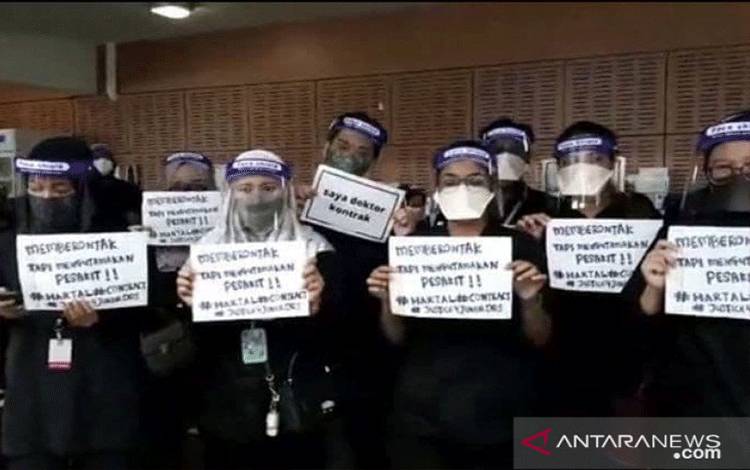 Dokter di Malaysia Unjuk Rasa