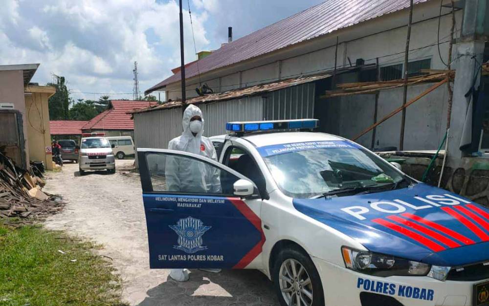 Satlantas Polres Kobar Kawal Pemakaman Jenazah Pasien Covid-19