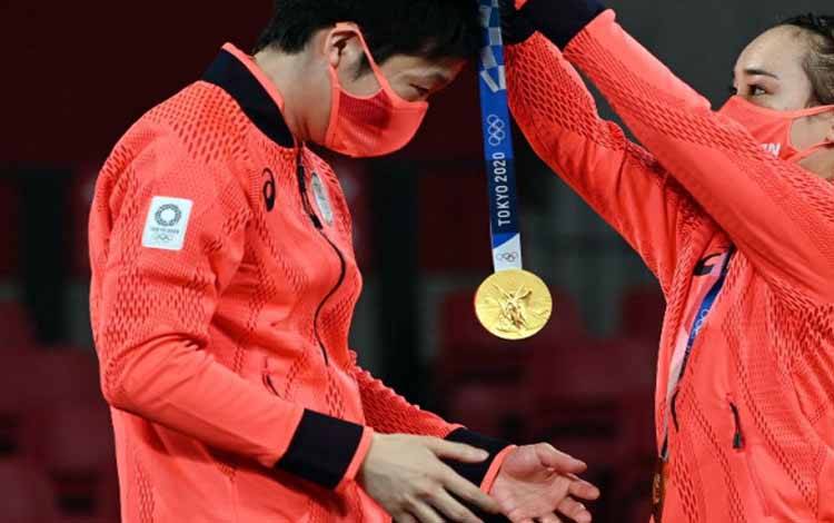 Jepang Rebut Emas Ganda Campuran Tenis Meja dari Dominasi China