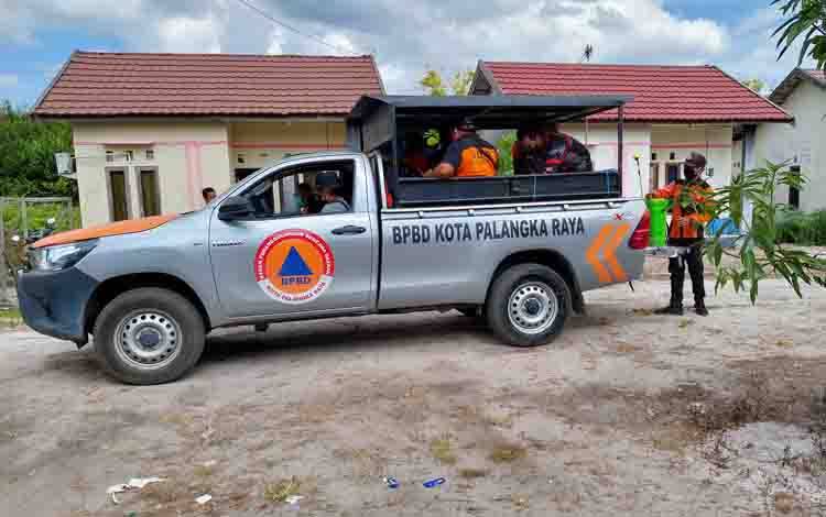 BPBD Kota Palangka Raya Semprot Disinfektan di Rumah Warga
