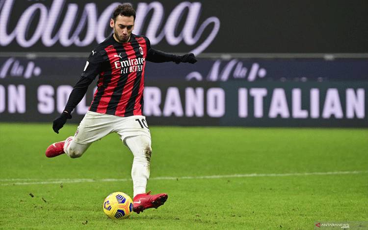 Simone Inzaghi Puas dengan Penampilan Cahlanoglu di Laga Uji Coba