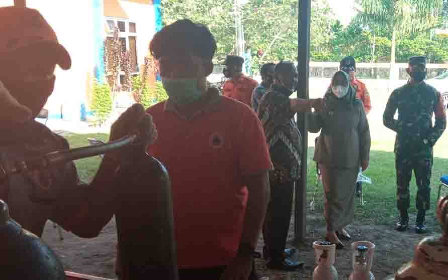 Bupati Kobar Cek Layanan Pengisian Tabung Oksigen di Kantor BPBD Kobar