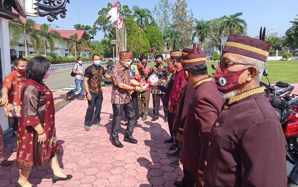 Damang se-Barito Selatan Mendapat Bantuan Sepeda Motor