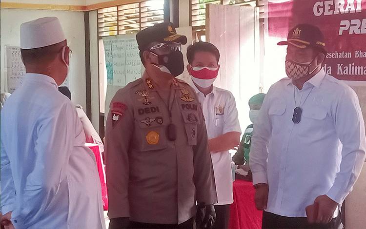 Polda Kalteng Bersama Kadin Gelar Vaksinasi di Pondok Pesantren