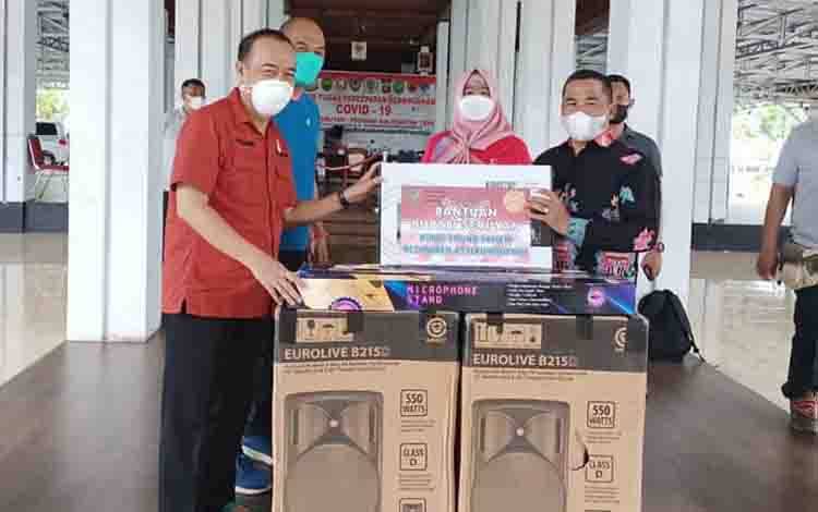 Pemkab Seruyan Serahkan Bantuan Untuk Pesantren di Kuala Pembuang