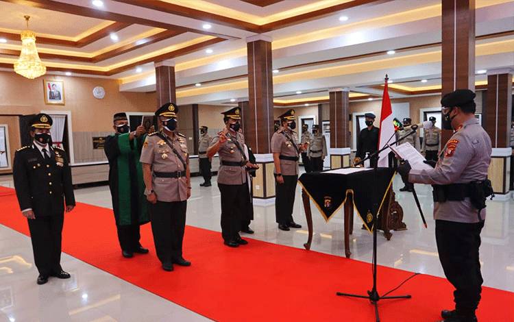 Kapolda Kalteng Pimpin Serah Terima Jabatan 2 Pejabat Utama dan Kapolresta