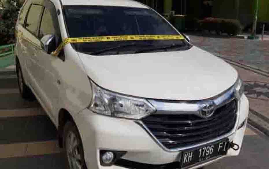 Hingga Kini Pemilik Mobil yang Parkir di Halaman Masjid Masih Misterius