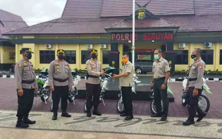 Pemkab Seruyan Serahkan Kendaraan Operasional untuk Penanganan Karhutla