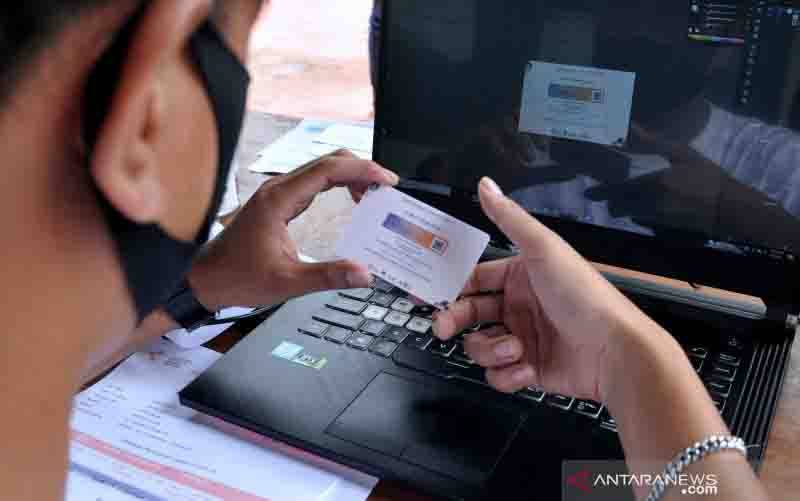 Satgas: Kartu Vaksin Digunakan untuk Perjalanan Jawa - Bali
