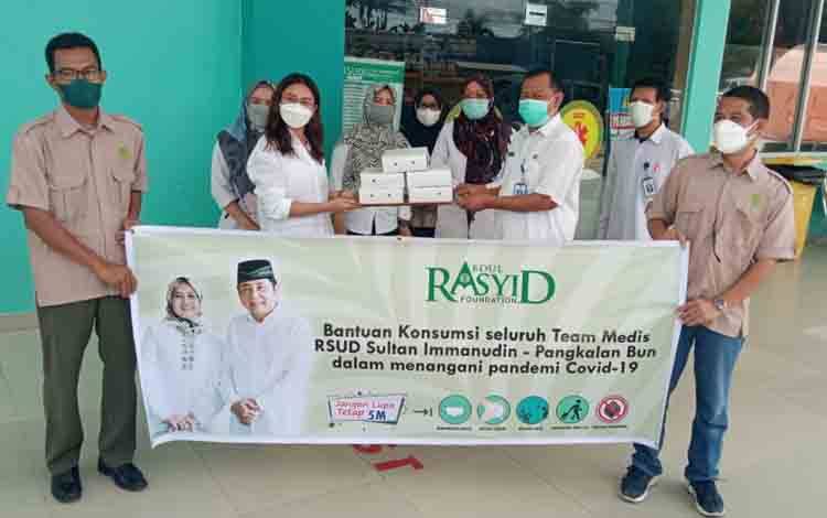 Abdul Rasyid Foundation Salurkan Bantuan Konsumsi Bagi Nakes RSUD Sultan Imanuddin Pangkalan Bun