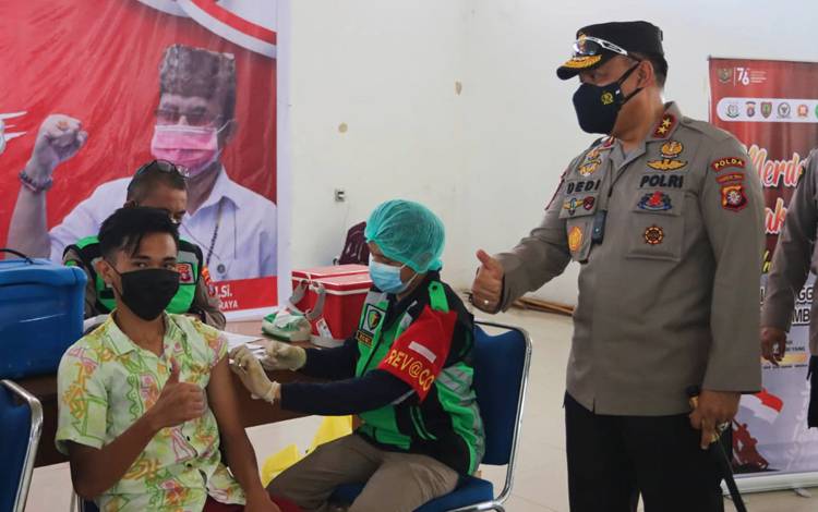 Ratusan Mahasiswa Universitas Palangka Raya Raya Divaksin