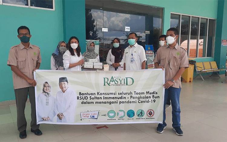 VIDEO: Abdul Rasyid Foundation Serahkan Bantuan Konsumsi untuk Nakes RSUD Sultan Imanuddin Pangkalan Bun