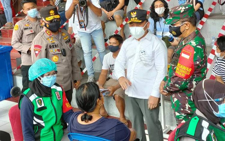 Gubernur Kalteng Targetkan Vaksinasi Covid-19 Selesai Akhir November 2021