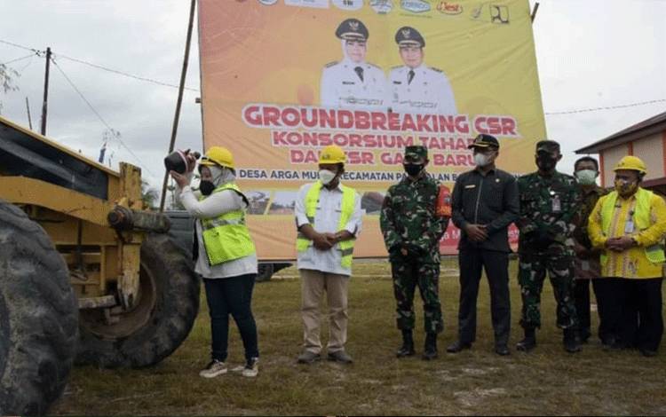Bupati Kobar Lakukan Groundbreaking CSR Konsorsium Tahap V