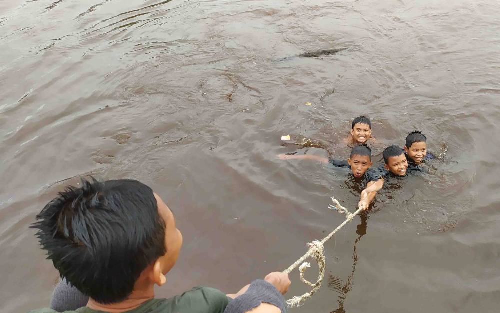 Buaya Berkeliaran, Masih Ada Bocah Terjun ke Sungai Mentaya