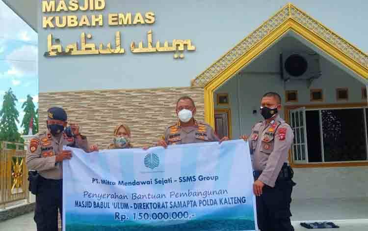 PT. MMS Serahkan Bantuan Senilai Rp 150 Juta Untuk Masjid Ditsamapta Polda Kalteng