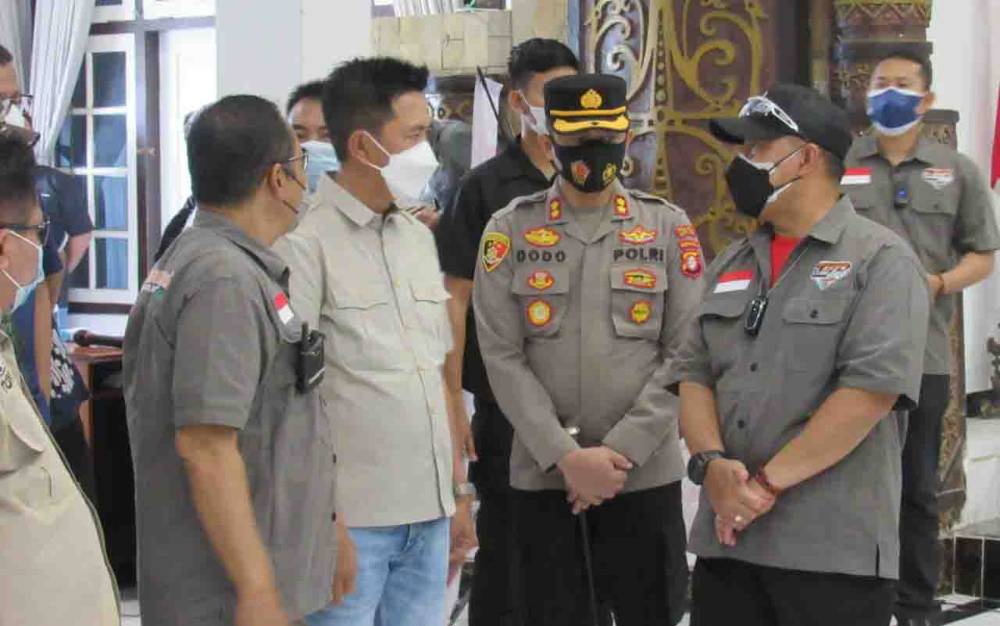 Bupati Barito Utara Dampingi Kapolda Kalteng dan Danrem Panju Panjung Tinjau Vaksinasi