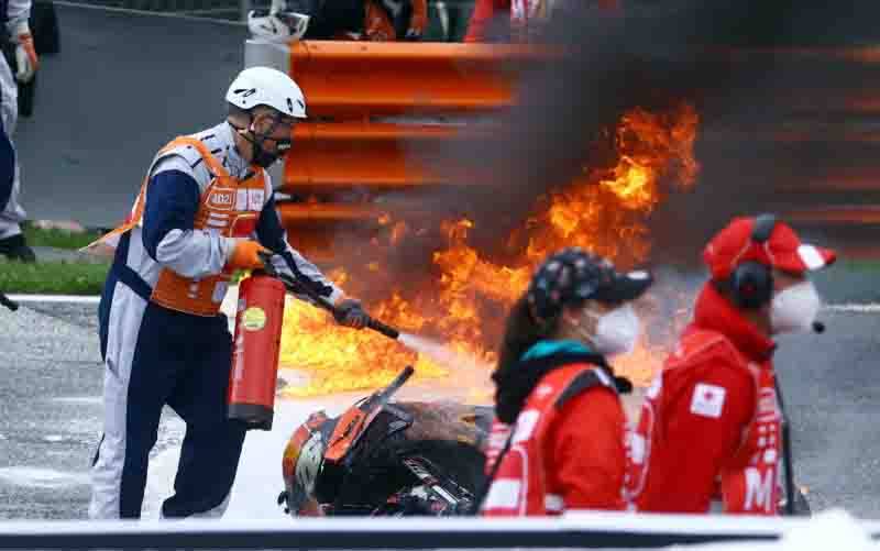 Kecelakaan Pedrosa dan Savadori, Grand Prix Styria Terhenti Sementara