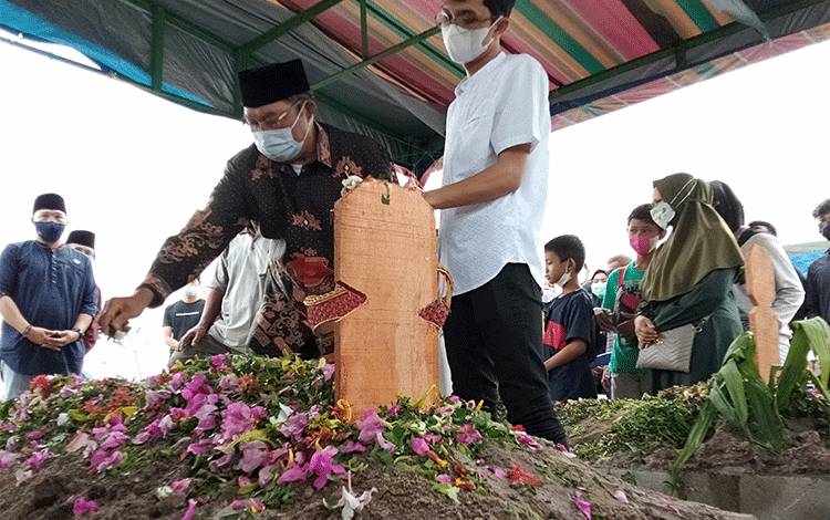 Mengenang Almarhum Budi Santoso: Baik dan Panutan