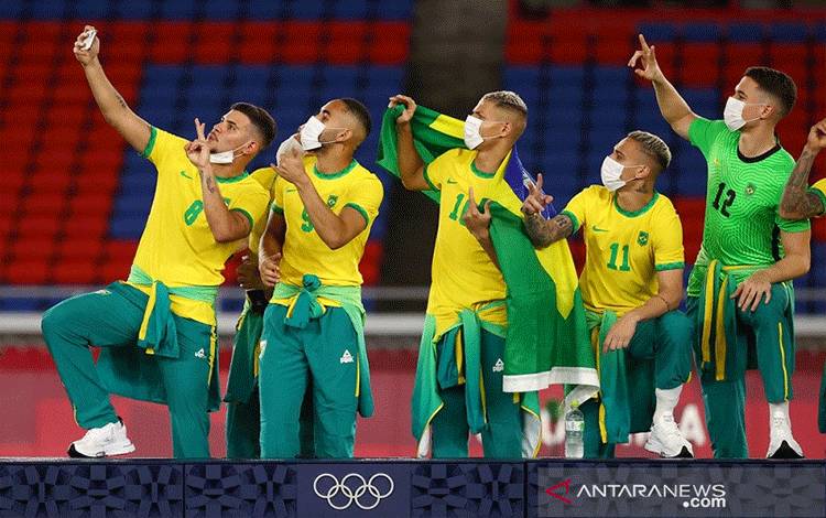 Medali Emas Sepak Bola Olimpiade Sisakan Konflik Sponsor di Brazil
