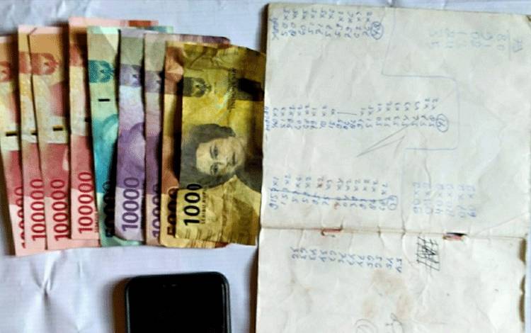 Tertangkap Tangan Lakukan Judi Online Togel, Laki-Laki Ini Diamankan Polisi