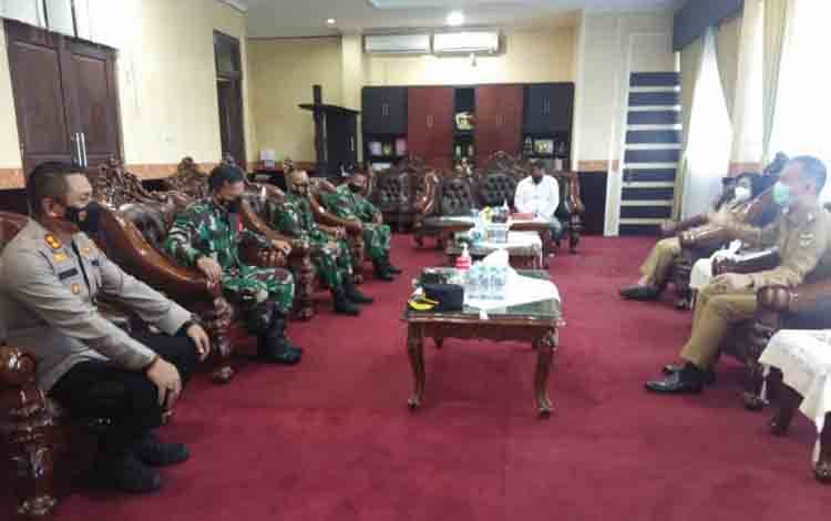 Bupati Gunung Mas Terima Kunjungan Silaturahmi Dandim Palangka Raya dan Kapolres