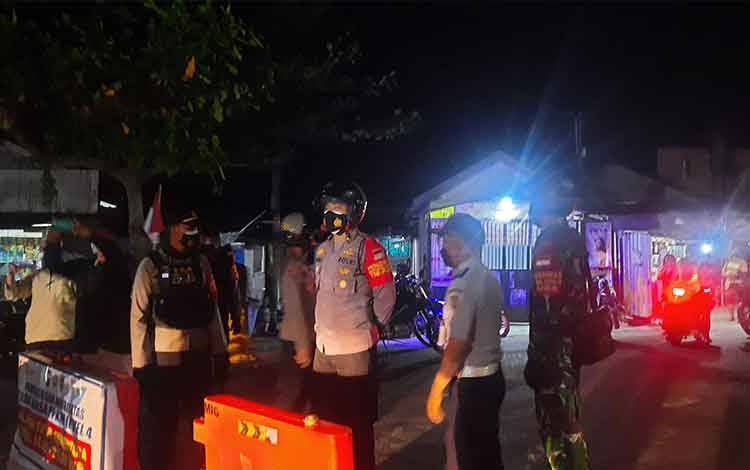 Wakapolres Kobar Apresiasi Masyarakat Taati Penyekatan Jalan