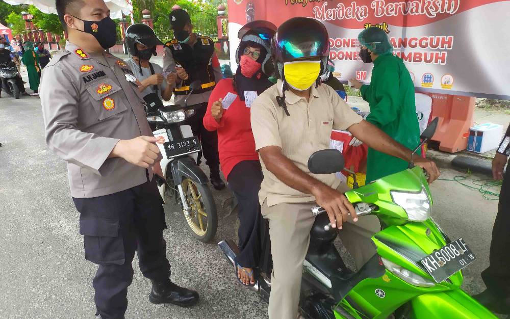 Vaksinasi Drive Thru Polres Kotim, Warga Merasa Terbantu