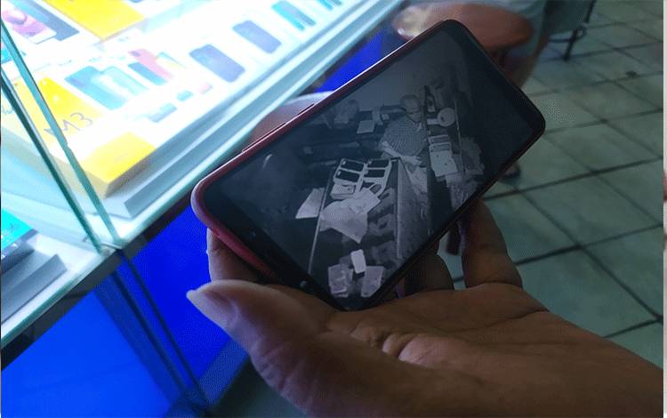 Polisi Buru Pelaku Pencurian 20 iPhone di PPM Sampit