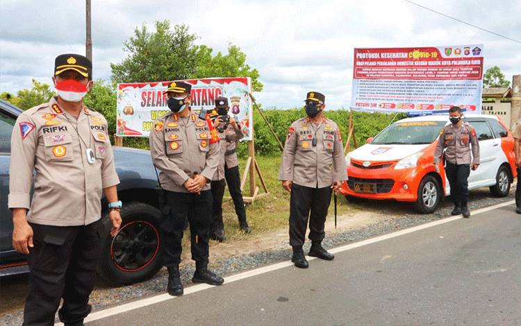 Kapolda Cek Pos Penyekatan Pastikan Berjalan Lancar
