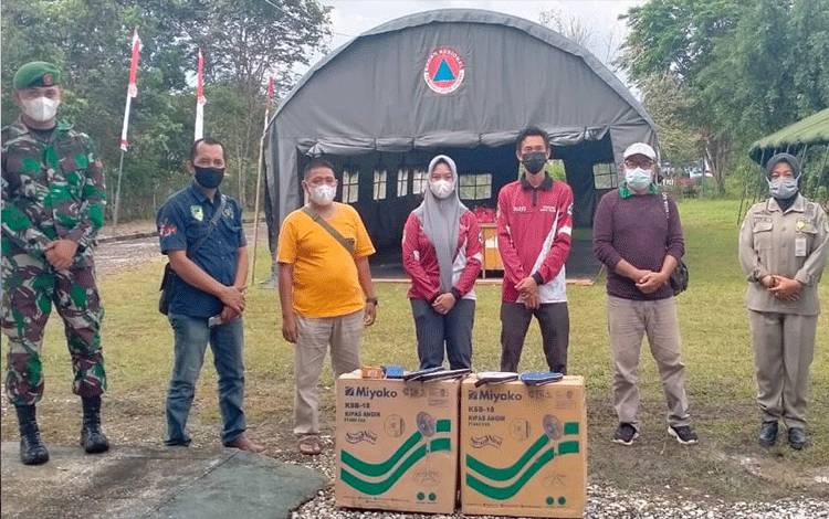 Dukung Pemkab Tangani Pasien di Tempat Isolasi Terpusat, PWI Barut Serahkan Bantuan