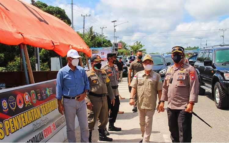 Kapolda Kalteng Tinjau Pos Penyekatan di Tangkiling dan Kasongan