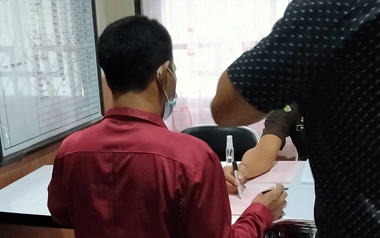 Aniaya Keponakan Setelah Ketahuan Pinjam Akun Facebook