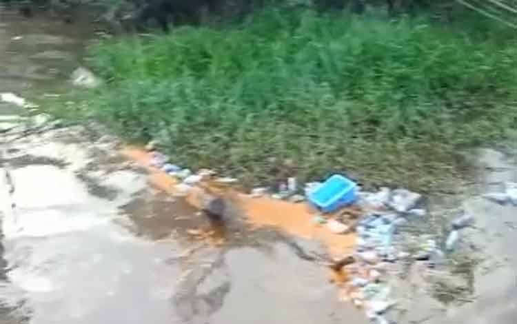 Warga Bagendang Resah Akibat Tumpahan CPO