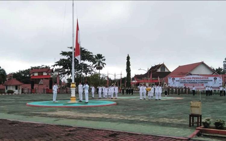 Bupati Murung Raya Apresiasi Anggota Paskibra