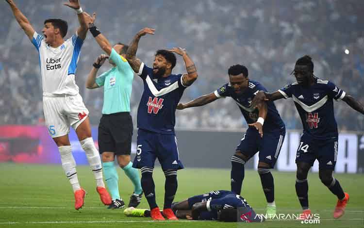 Sempat Kolaps, Bordeaux Pastikan Jantung Samuel Kalu Tak Bermasalah