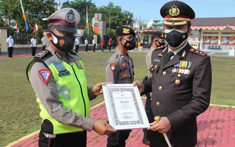 Sejumlah Personel Polres Kapuas Dapat Penghargaan