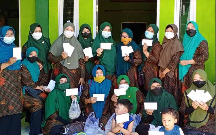 Peringati Tahun Baru Islam Majelis Talim Alifah Santuni Anak Yatim