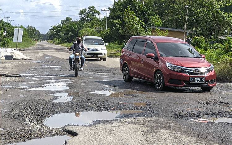 Dua Titik Akses Jalan Simpang SMAN 3 di Kecamatan Murung Terancam Putus